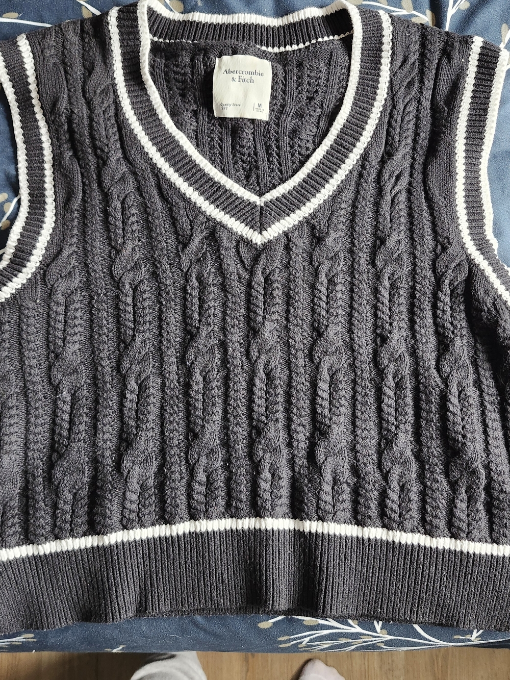 Abercrombie & Fitch Black Cable Knit V-Neck Sweater Vest with White Trim
